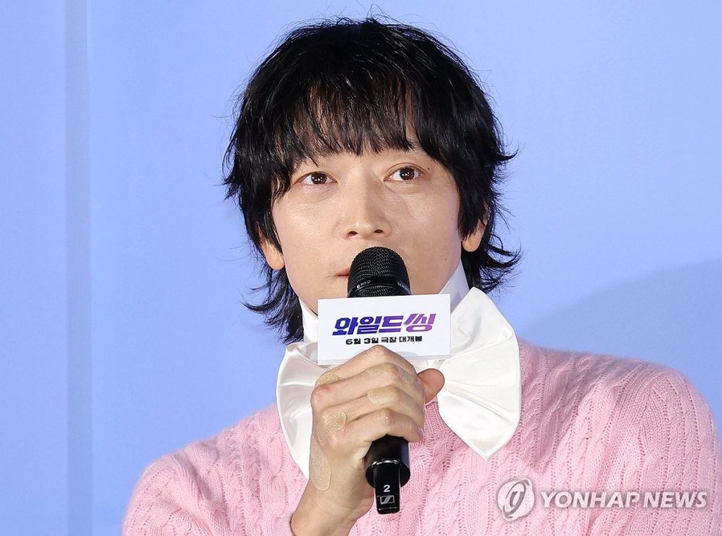 Gang Dong-won: "Weirdly Funny" K-Pop Leader Ambition
