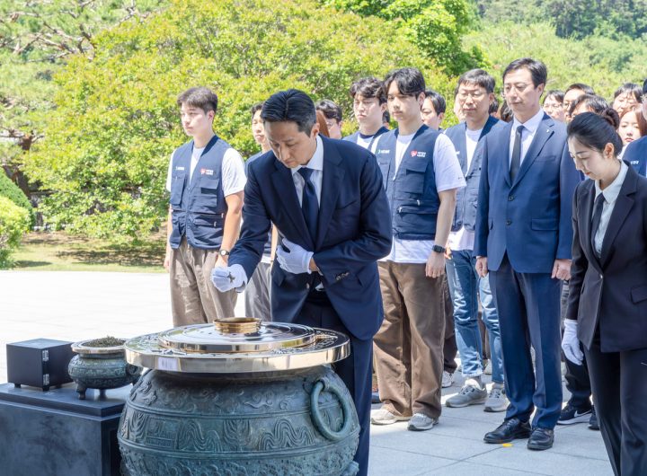 HD Hyundai Chair's National Cemetery Tribute Ahead of Veterans' Month