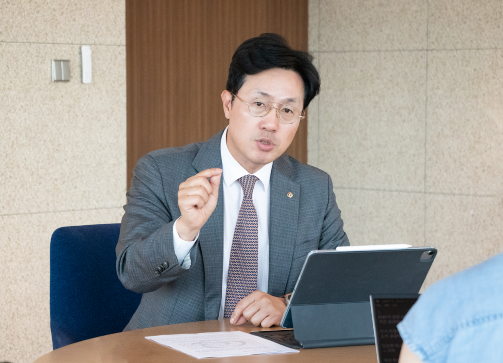 Hanwha Powers Global ETF with Korean Industrial Rise