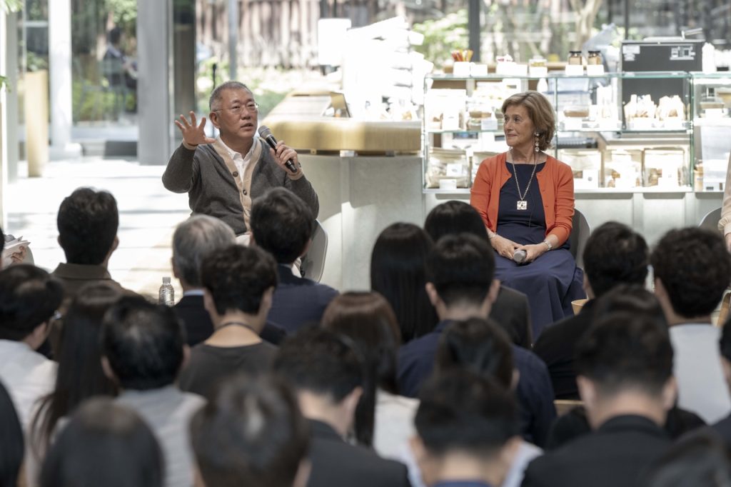 Hyundai Chief Emphasizes HQ Communication in Revamp