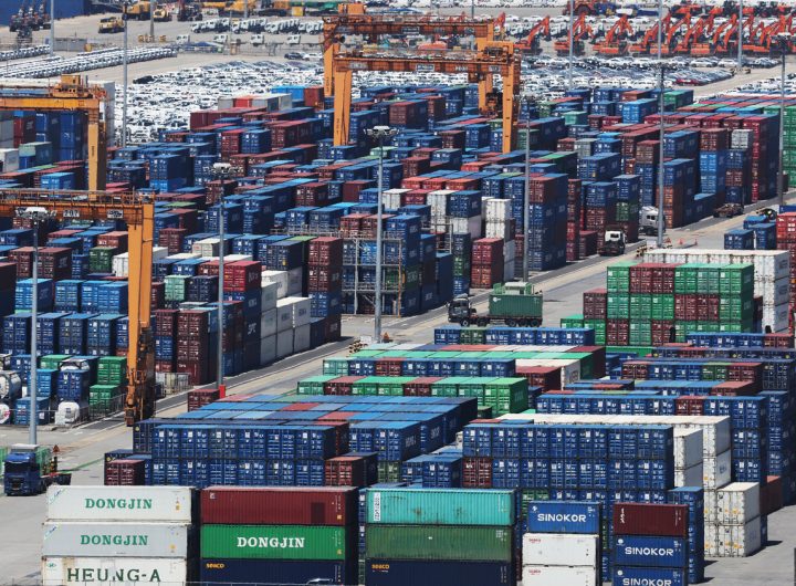 KDI Forecasts South Korea's Economy to Grow 2.5% in 2026, Driven by Chips