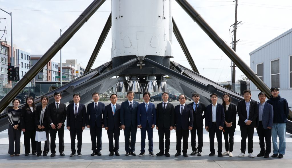 Korea Space Chief Visits Umbra Space, SpaceX for Satellite Collaboration
