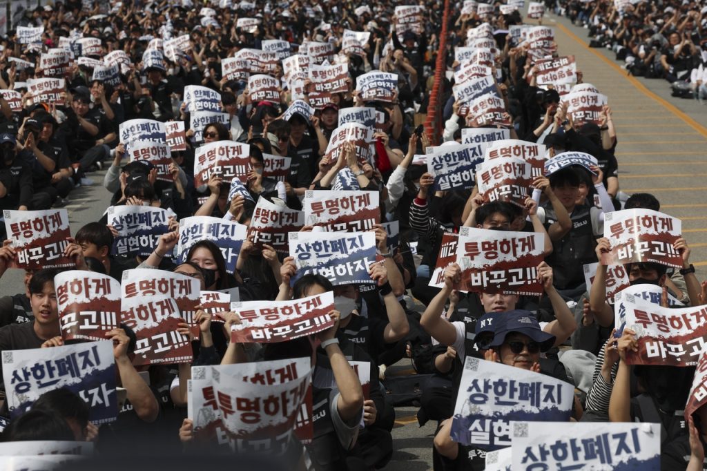 Korea's Profit Bonus Demands Spread Beyond Semiconductors