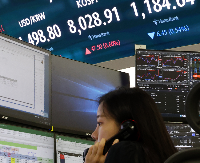 Kospi Dips Below 7,600 After Morning Rally