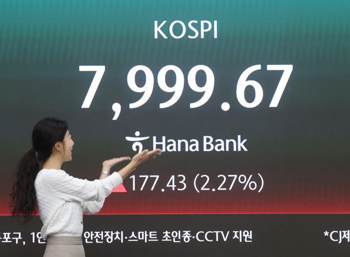 Kospi Dips From 8,000 After AI Windfall Remarks