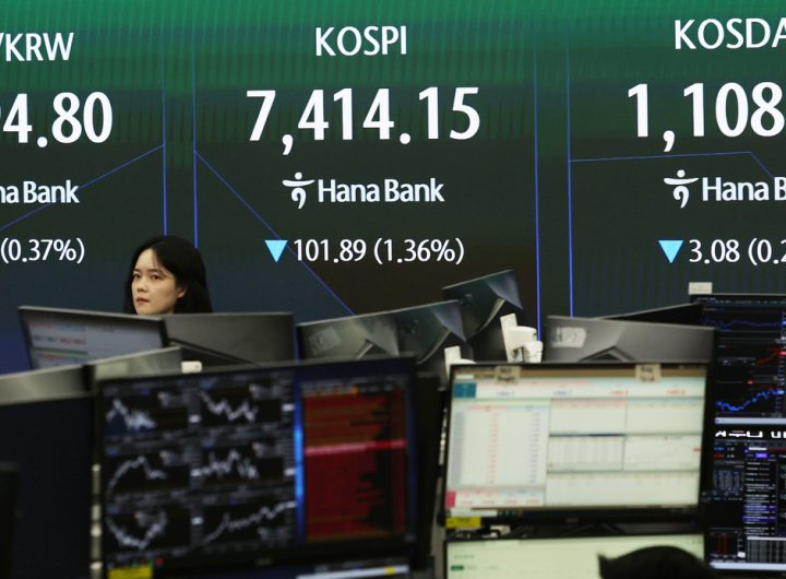Kospi Drops on Inflation Fears, US Tech Slump