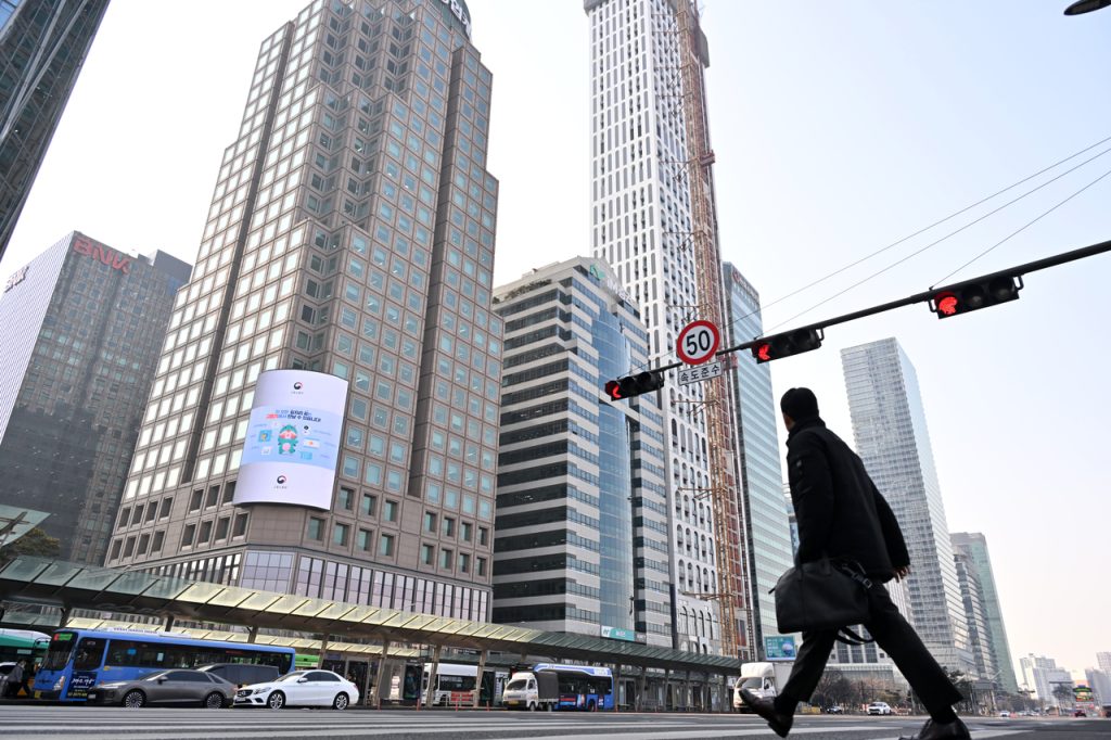 New Leveraged Samsung, SK Hynix ETFs Offer Cheap Entry, High Risk at W20,000