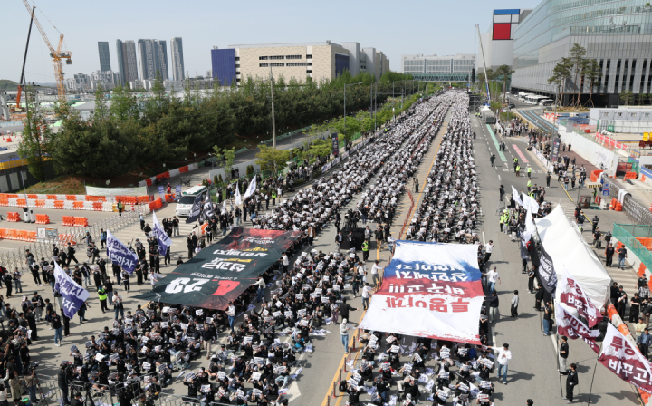 Samsung Bonus Dispute: Far-Reaching Impact