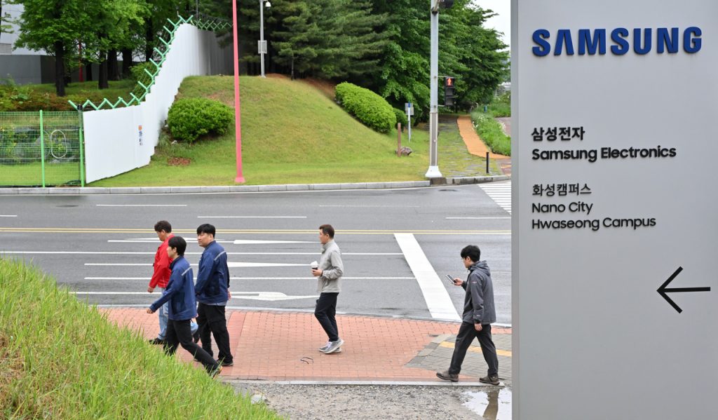 Samsung Deal Fuels Cross-Industry Bonus Pressure