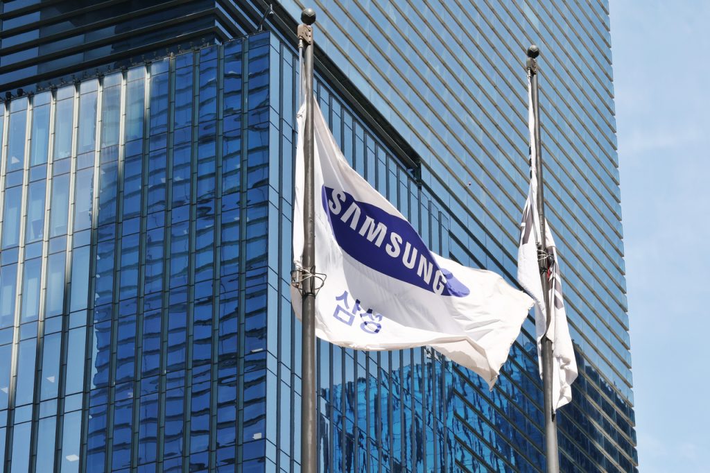 Samsung Electronics Stock Hits W300,000 Record After Strike Halted