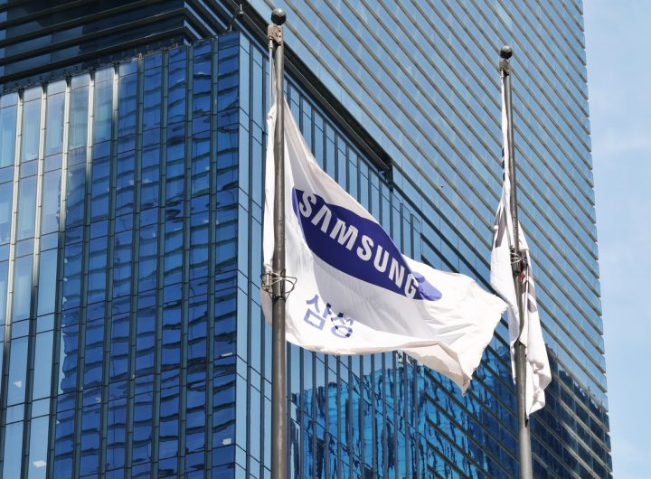 Samsung Electronics Stock Hits W300,000 Record After Strike Halted