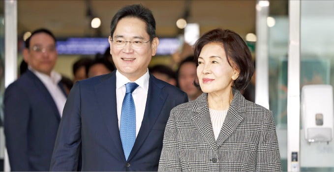 Samsung Family Pays Record W12 Trillion Tax, Consolidates Group Control