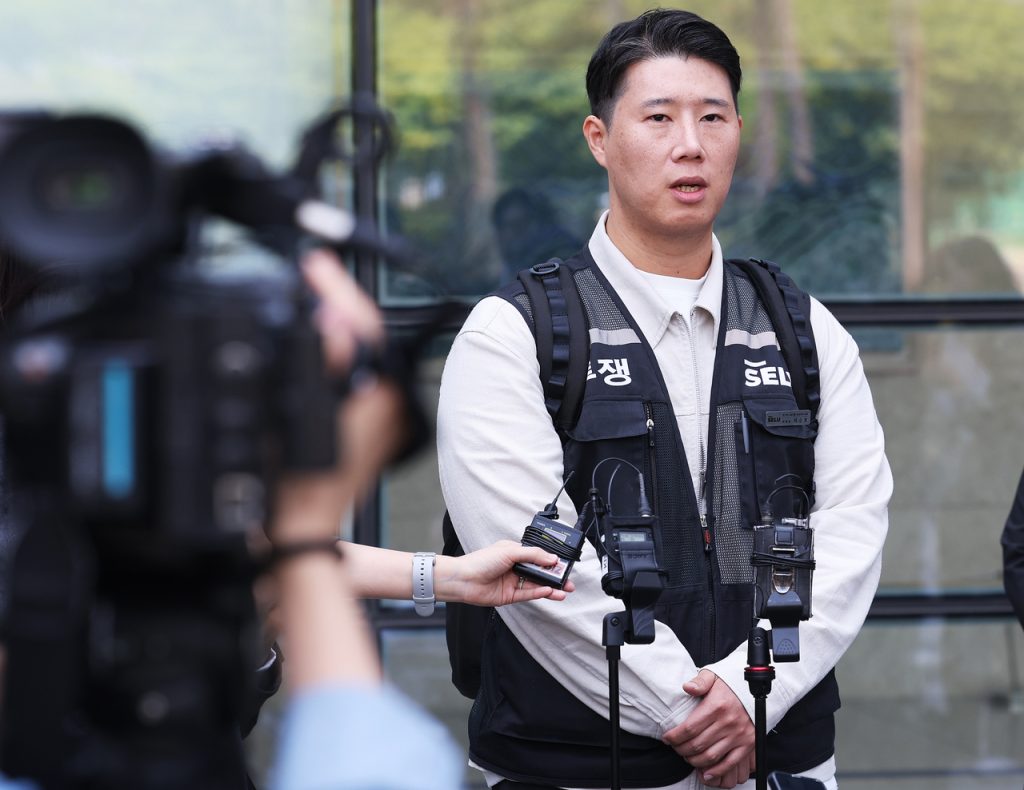 Samsung, Gov't Propose Wage Talk Restart; Union Rejects Offer