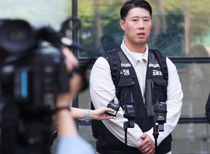 Samsung, Gov't Propose Wage Talk Restart; Union Rejects Offer