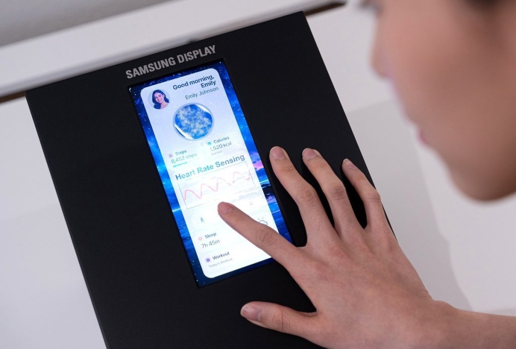 Samsung & LG Expand Smartphone OLED Lead Over China