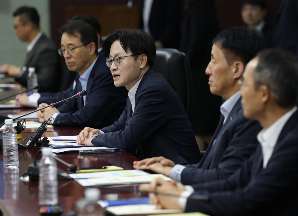 Samsung Strike: Emergency Arbitration Unavoidable, Says Industry Minister