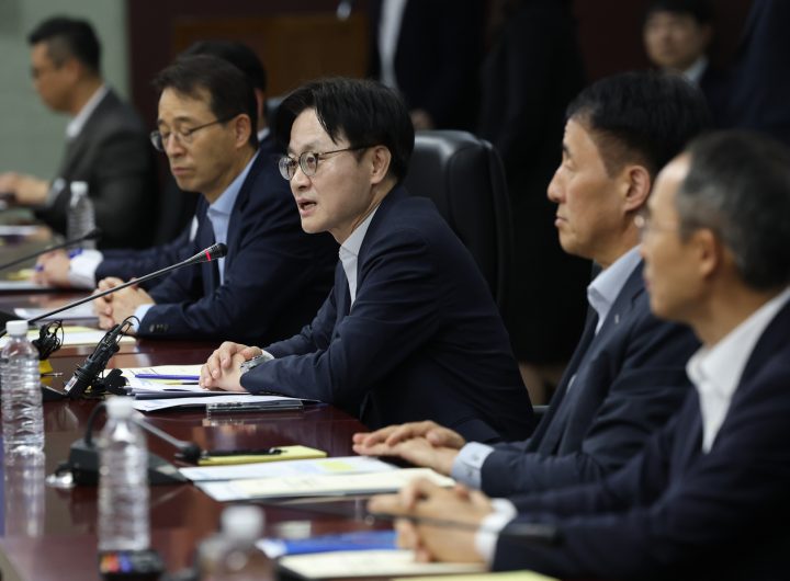 Samsung Strike: Emergency Arbitration Unavoidable, Says Industry Minister