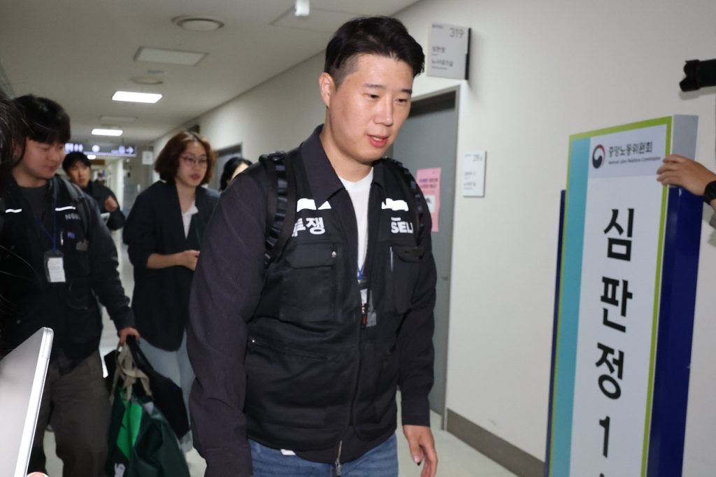 Samsung Union Talks Urged Before Walkout