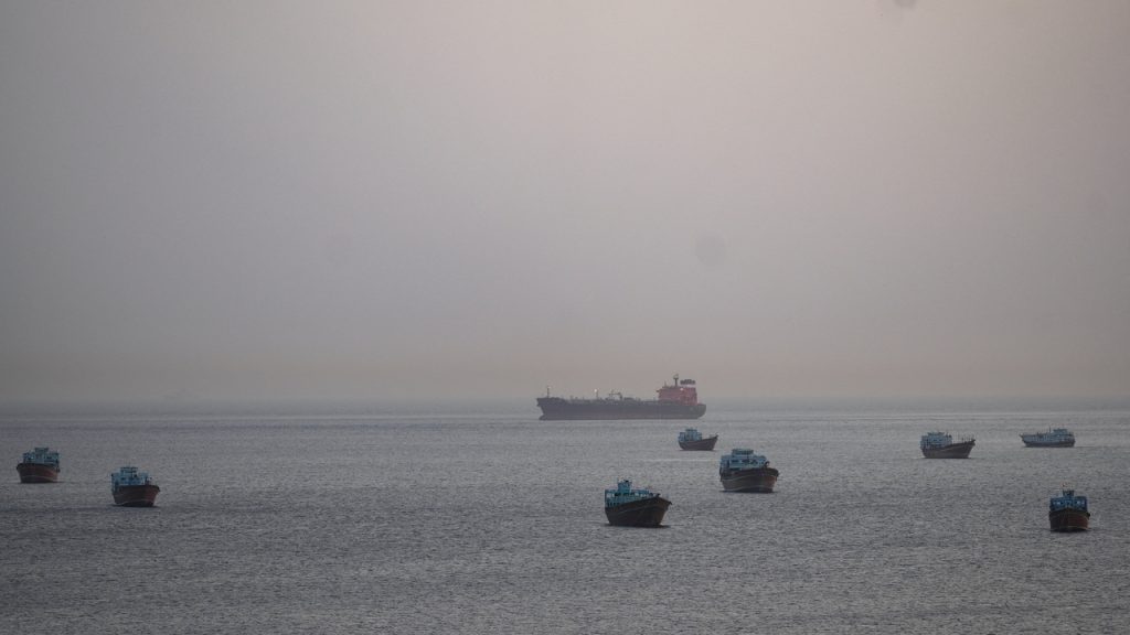 Second Korean Oil Tanker Clears Red Sea Amid Hormuz Strait Closure