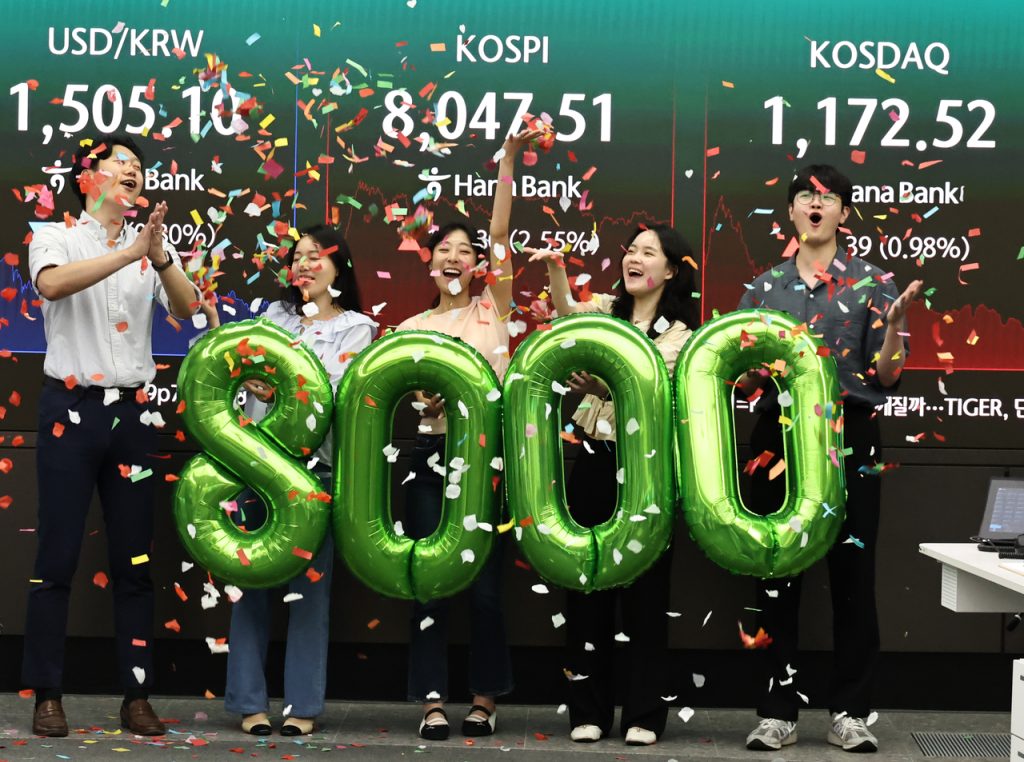 Seoul Shares Hit Record 8,000 on US-Iran Deal Optimism