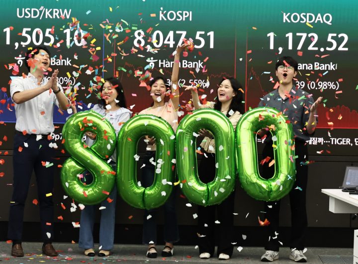 Seoul Shares Hit Record 8,000 on US-Iran Deal Optimism