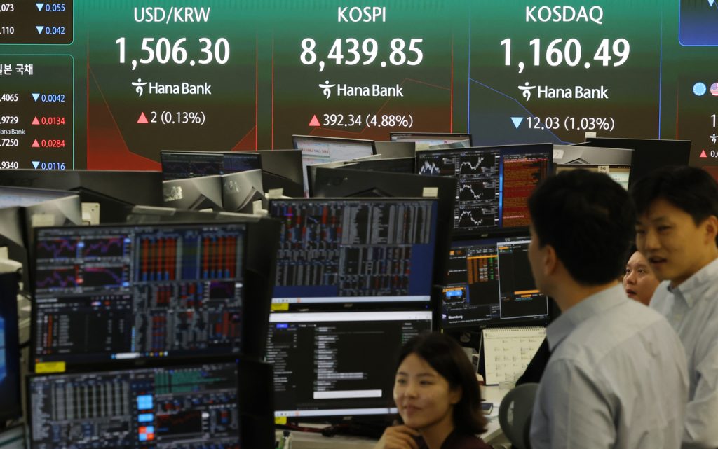 Seoul Shares Reach Fresh Highs on Tech Rally Amid Middle East Tensions