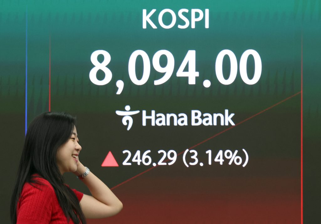 Seoul Stocks Hit Record 8,000 on US-Iran Deal Hopes