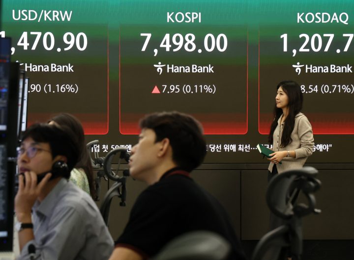 Seoul Stocks Hit Record High Despite Mideast Tensions; Won Plunges