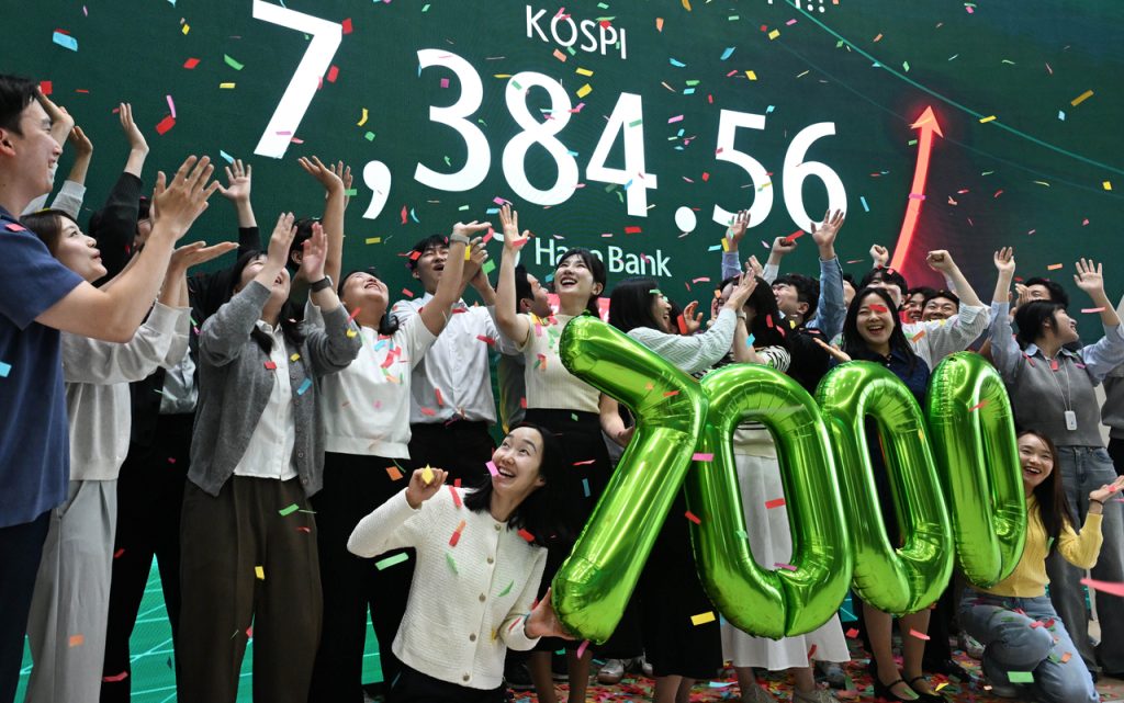 Seoul Stocks Hit Record High on US-Iran Peace Hopes, Extended Chip Rally
