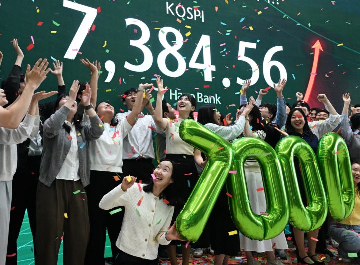 Seoul Stocks Hit Record High on US-Iran Peace Hopes, Extended Chip Rally