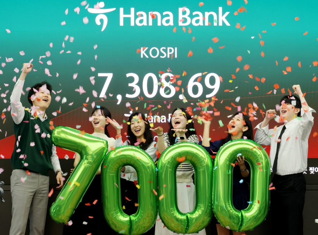 Seoul Stocks Reach Record 7,000 on Easing Mideast Tensions