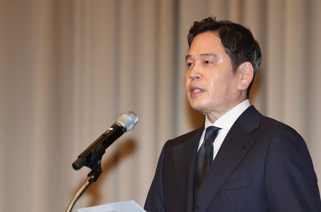 Shinsegae CEO Apologizes for Starbucks Campaign Scandal