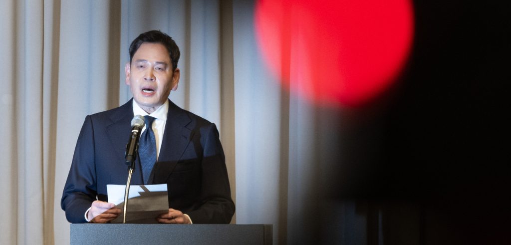 Shinsegae Chair's Two Apologies Decoded