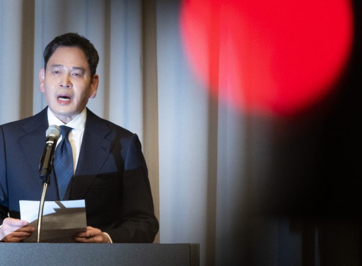 Shinsegae Chair's Two Apologies Decoded