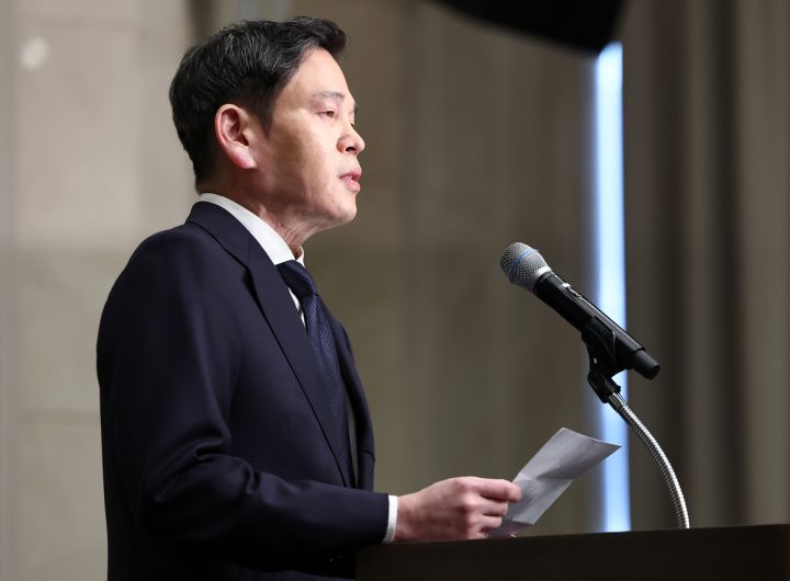 Shinsegae Chief Apologizes, Takes Full Responsibility
