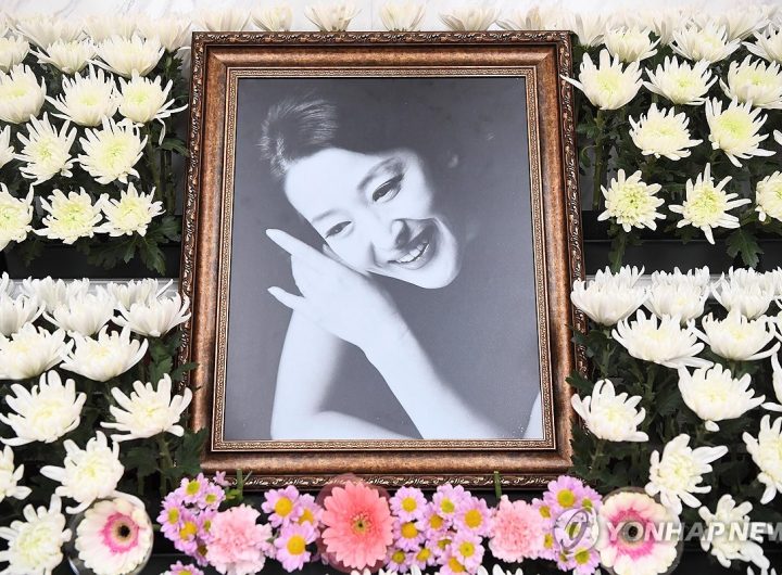 Theater Actor Yoon Seok-hwa Posthumous Cultural Merit