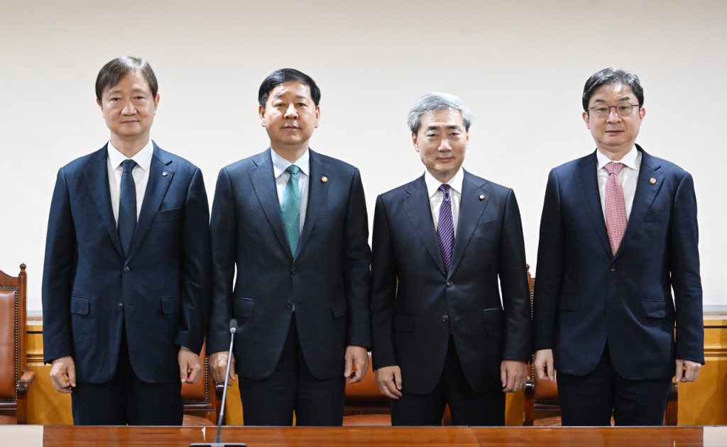 Top Policymakers Urge Prompt Samsung Labor Dispute Settlement