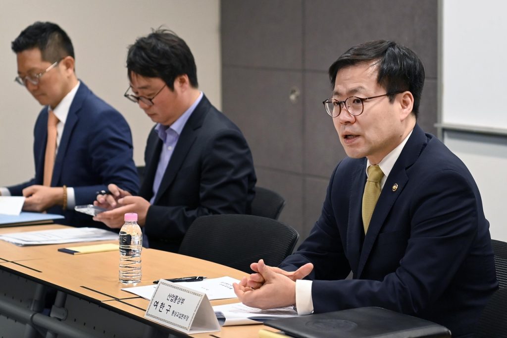 Trade Minister Criticizes EU Steel Safeguards, Mexico Tariffs
