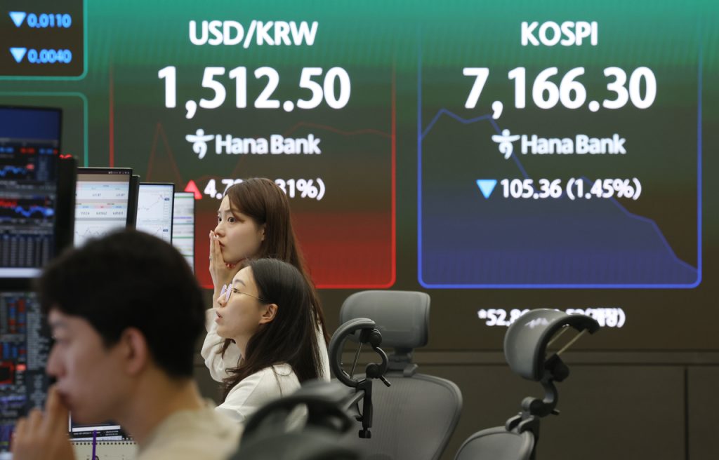 US Losses Drag Seoul Stocks Lower at Open