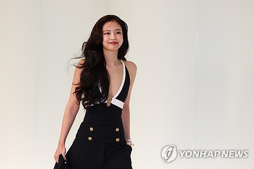 BLACKPINK Jennie's 'Dracula' Maintains No. 10 on Billboard Hot 100