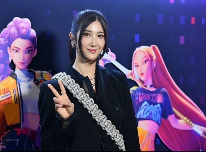 Ejae, Golden Artist, Performs at World Cup Opening Ceremony