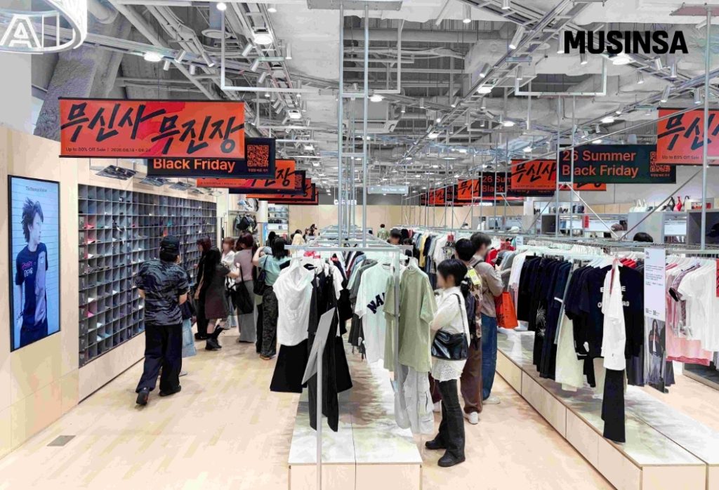 Foreign Shoppers Power Musinsa Seongsu's Early Success