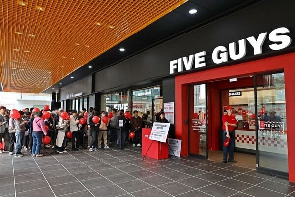 Hanwha Galleria Extends Five Guys Stake Sale Negotiations
