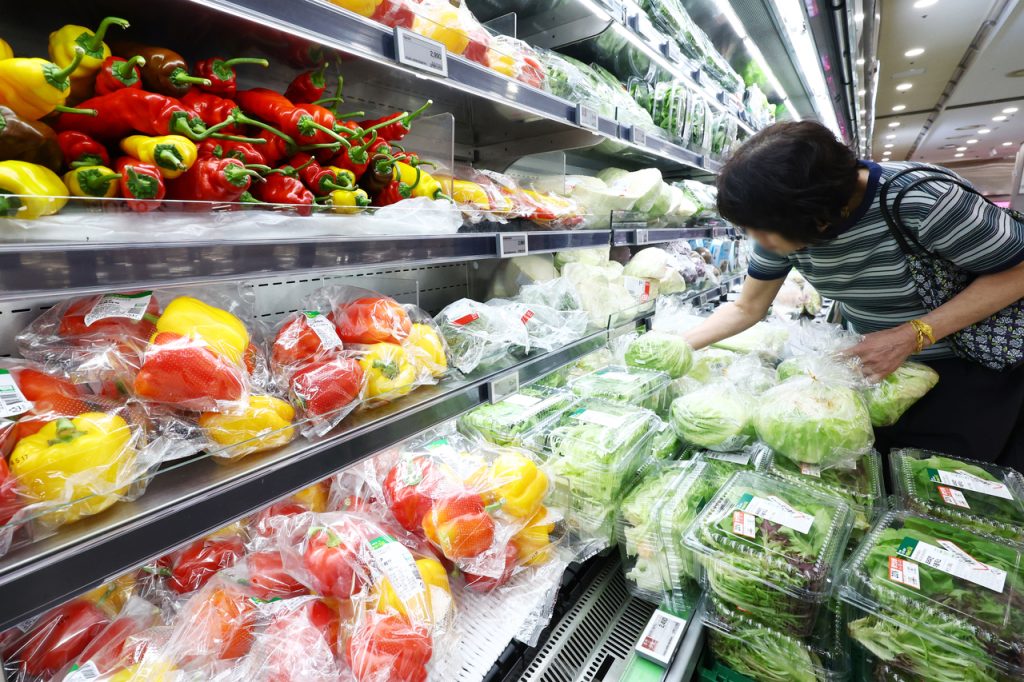 June Consumer Sentiment: Second Month Rise on Strong Exports, Stock Rally