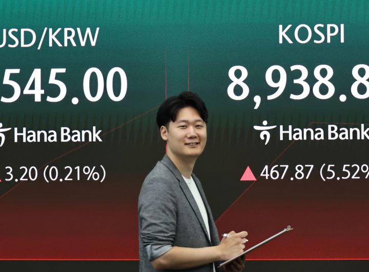 KOSPI Surges Over 5%, Briefly Tops 9,000 Again on Chip Rally Post-Micron Earnings