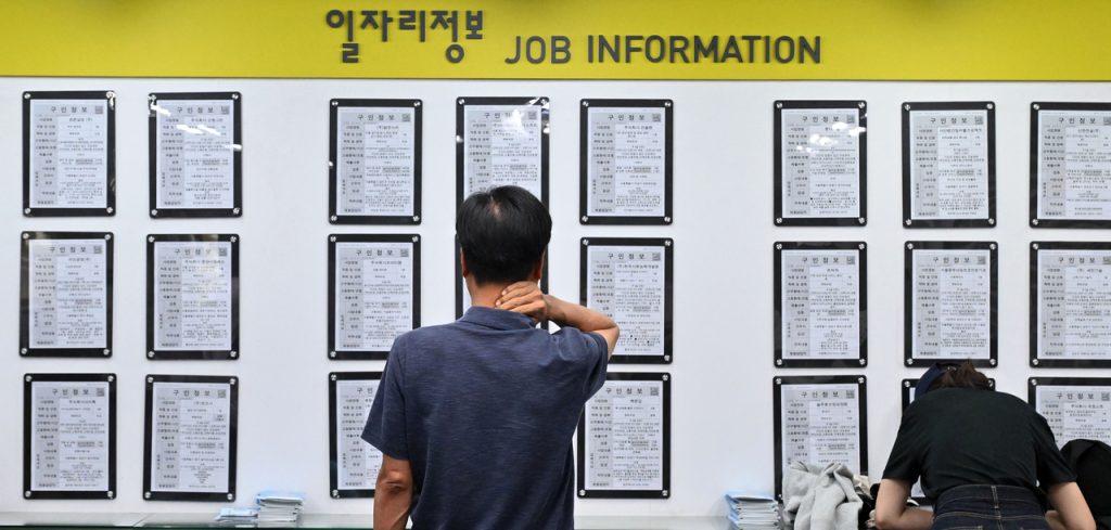 Korea Job Decline Ends 17-Month Streak Amid Middle East Fallout