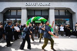 Olive Young's US Launch Draws Long Lines