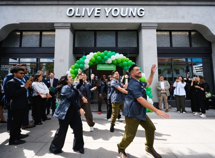 Olive Young's US Launch Draws Long Lines