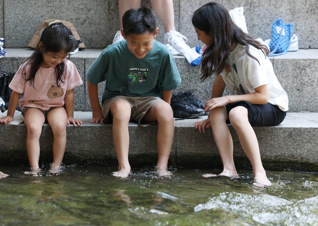 S. Korea Foreign Tourist Spending Hits Record 2 Trillion Won in May