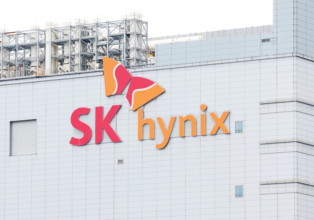 SK hynix Reviews External AI Tools and ChatGPT Use